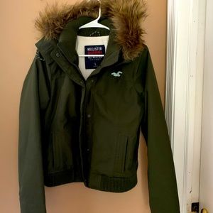 Ladies Hollister green bomber jacket w fur hood L